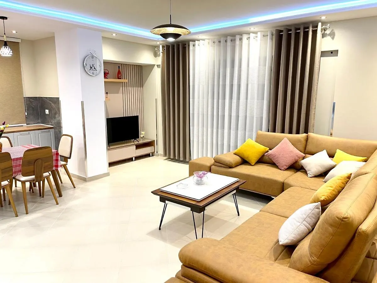 Отель Queen Isabella Premium Влёра